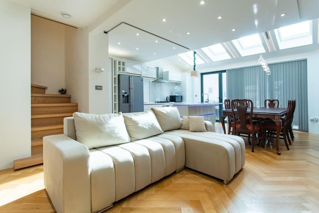Villa Modern 2Bed Pad W/ Hot Tub Barking  Exterior foto
